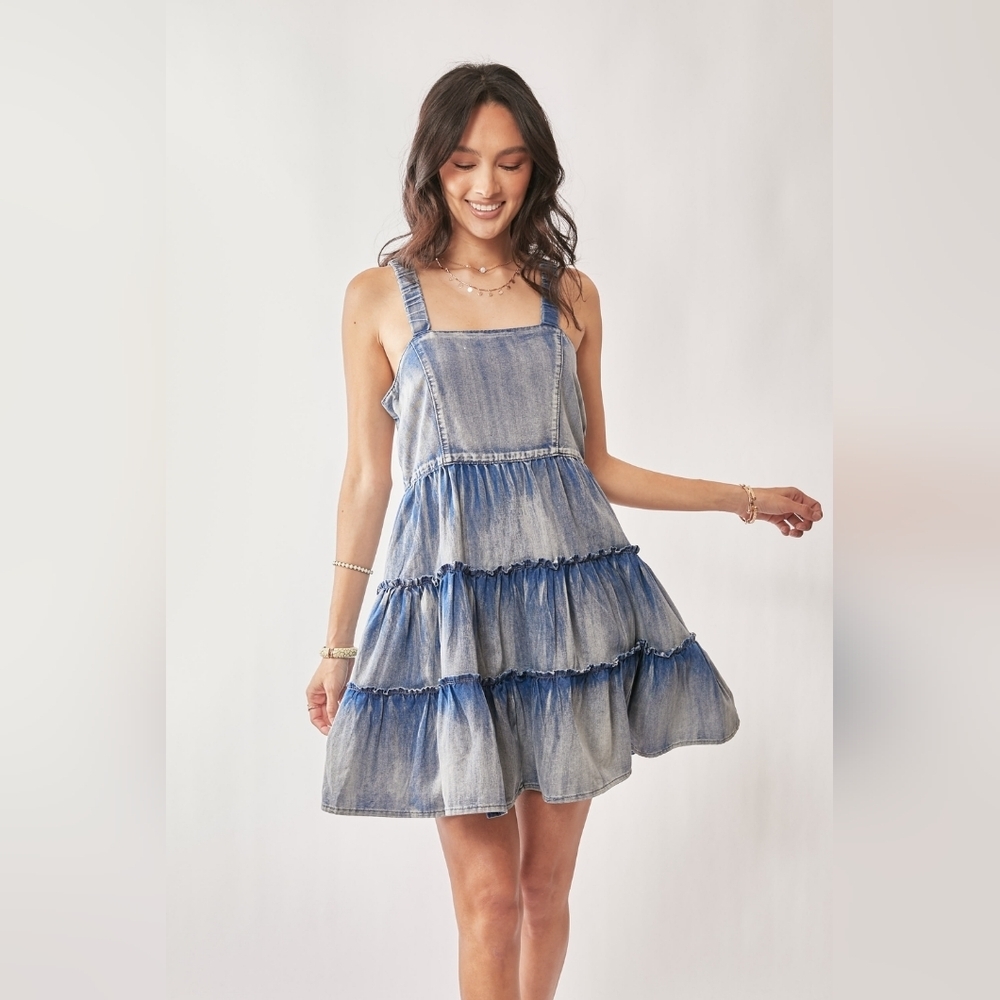 Davi & Dani Tiered Acid Wash Denim Look Ruffle Mini Dress – Open Back